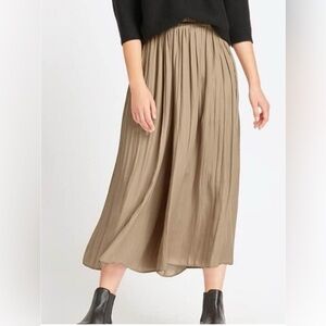 NWT- Uniqlo culottes Beige Wide Leg Pants Sz S